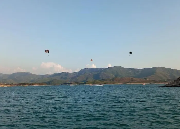 Lake View Hotel And Resort