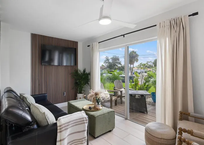 Siesta Key Condo - Beach, Pool & Village Fun!