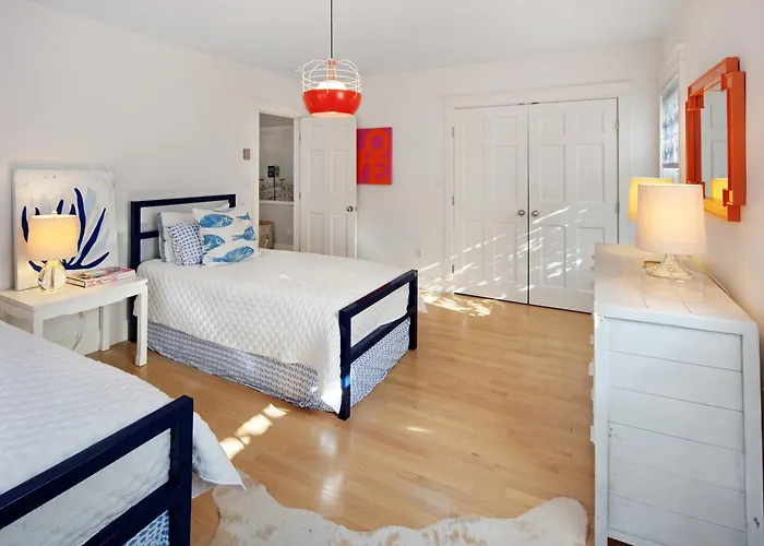 Modern Saltbox In Edgartown Village