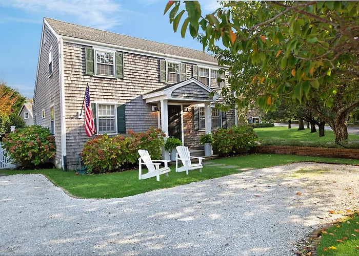Modern Saltbox In Edgartown Village