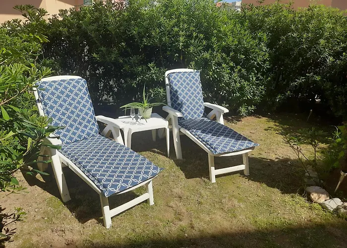 Spiaggia Serena - con giardino e box a 10 mt dal mare
