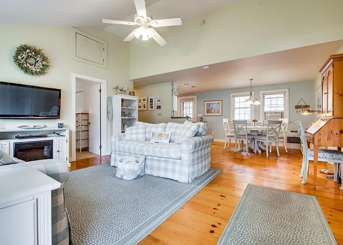 Walk To Goose Rocks Beach: Quiet Townhome W/ Patio