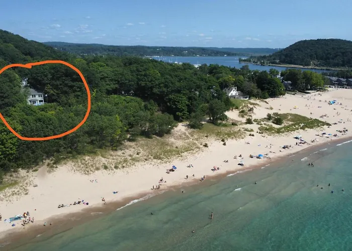Great Lakes Getaway - Incredible Lakefront!
