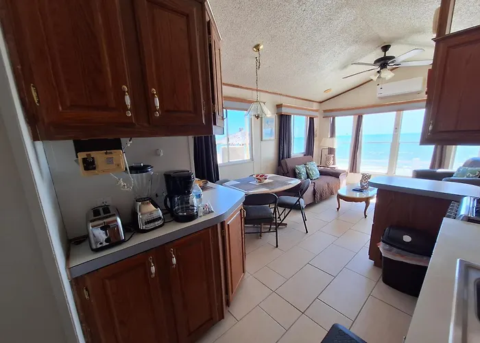 6 &14 Equipped Beach House Seaside Hotel