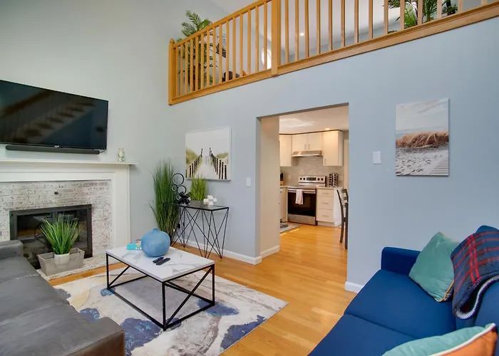 Easy Beach Days! Updated Cape Cod Home W/ Deck