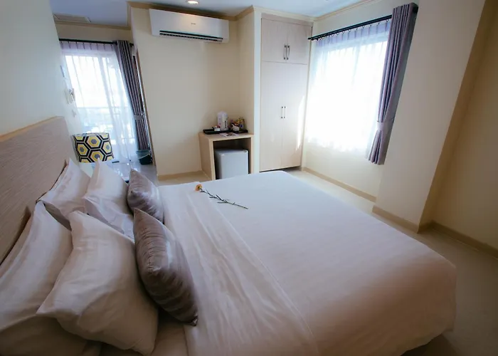 Thipurai City Hotel