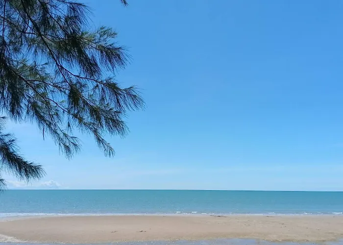 Beachfront Hotel Cha Am
