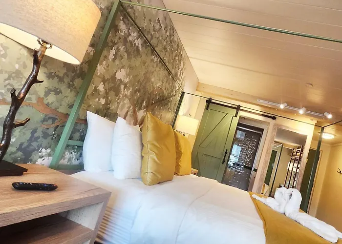 Arbors At Island Landing Hotel & Suites
