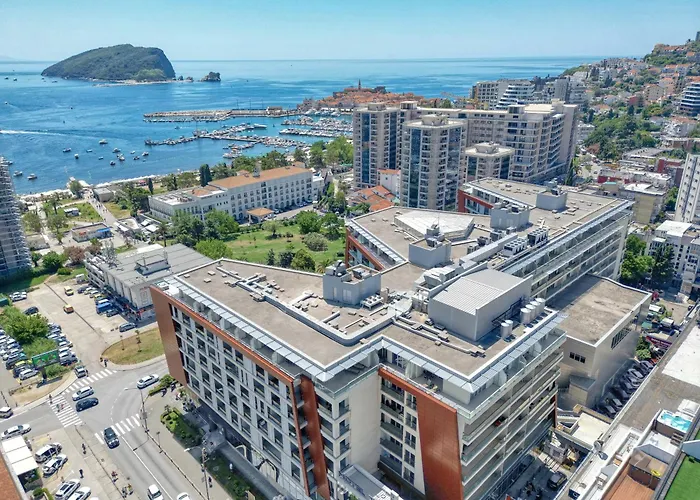 Condo Studio Plaza