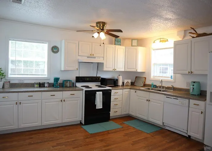 Aqua Bungalow - One Mile Away From Cove Harbor