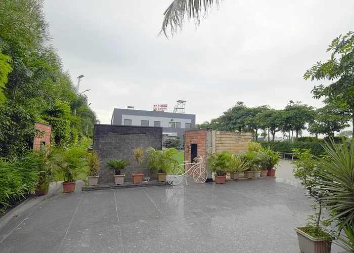 Aceotel Resort 7Th Cloud, Indore