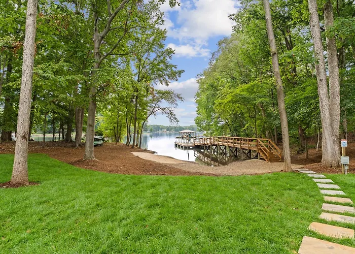Sandy Beach, 2 King Suites, Game Rooms And Views!