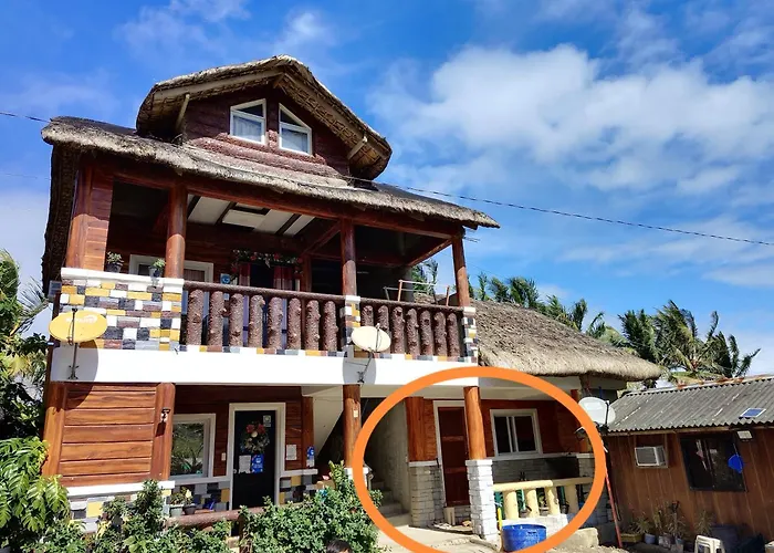 Mekeni Transient House And Restaurant Pagudpud