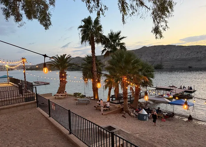 Cozy River Front Lookout