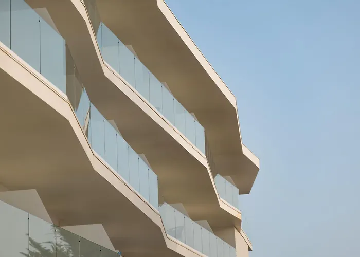 Castelo Suites Hotel