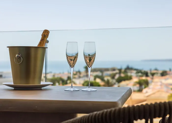 Castelo Suites Hotel