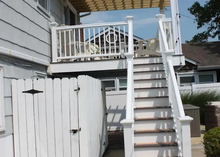 Gorgeous Beach House With Large Pool & Private Beach, Just 3 Blocks Away!!