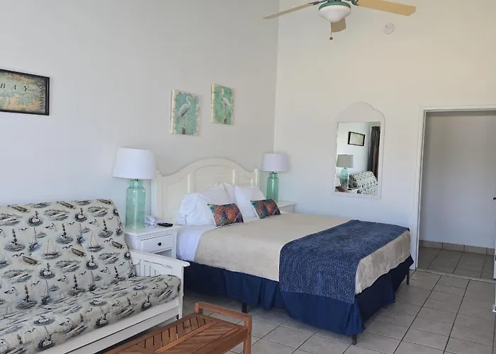 Lowes Wharf Marina Inn