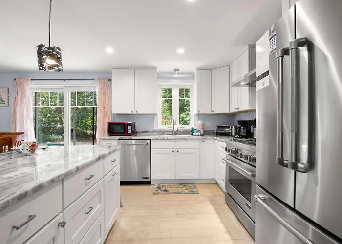 Charming Getaway With Hot Tub Dog Friendly