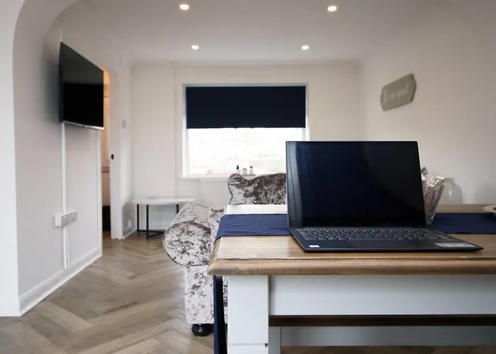 3 Bedroom House In Port Talbot With Parking And Sea View