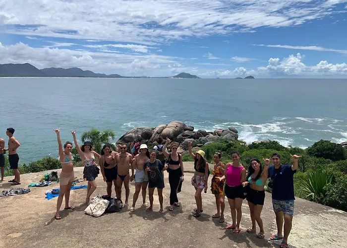 Nomades Riverside - Adventure Hostels & Coworking
