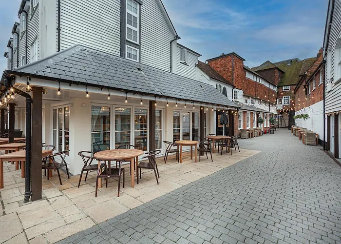The White Horse Hotel, Romsey, Hampshire - The Coaching Inn Group