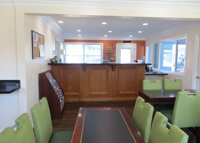 Surf City Inn & Suites