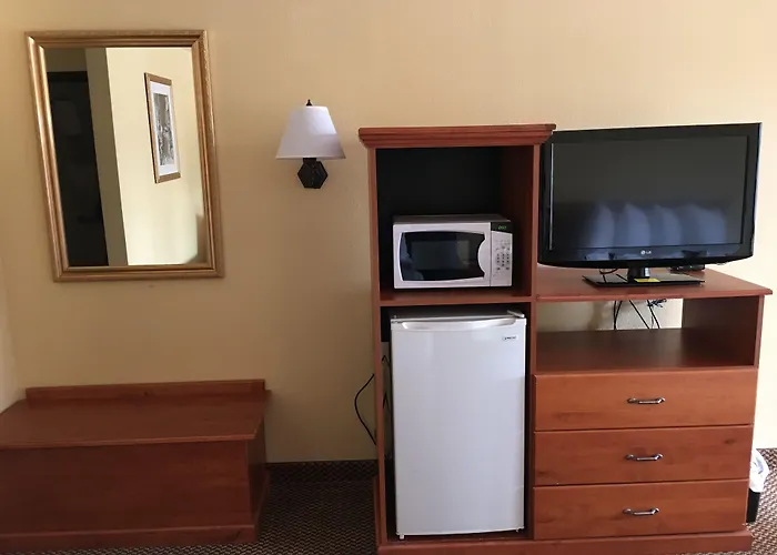 Oakridge Inn & Suites