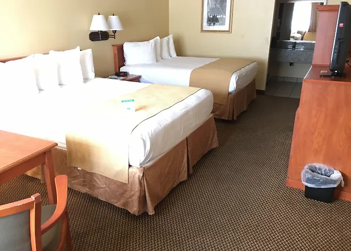 Oakridge Inn & Suites