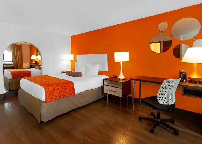 Howard Johnson By Wyndham Waukegan Great Lakes