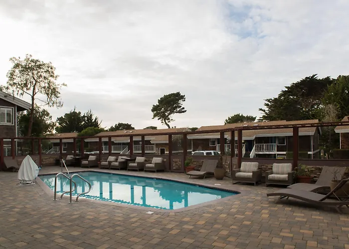 Lighthouse Lodge & Cottages