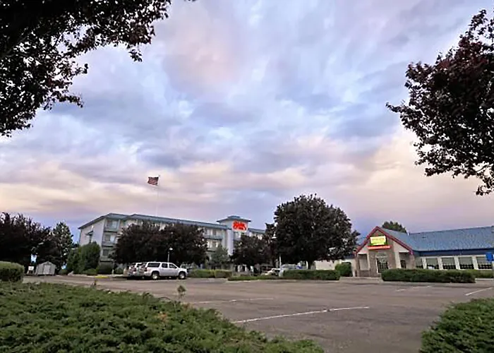 Shilo Inn Suites Hotel - Nampa Suites