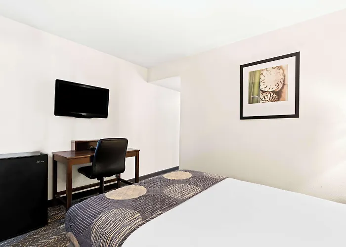 Best Western Yacht Harbor Hotel