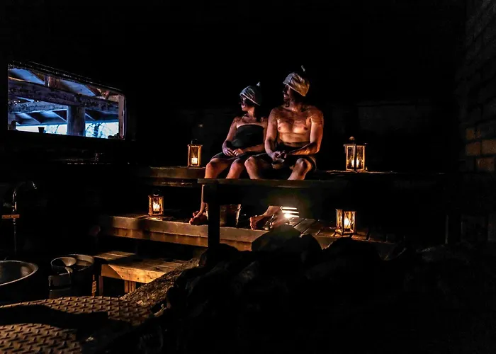 Isokenkäisten Klubi - Wilderness Lodge