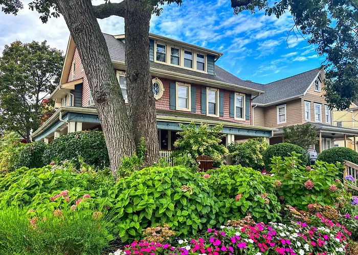 Spacious Home ~ 4 Blocks To Asbury Park Beach!