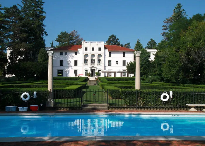 Geneva On The Lake Boutique Resort Hotel