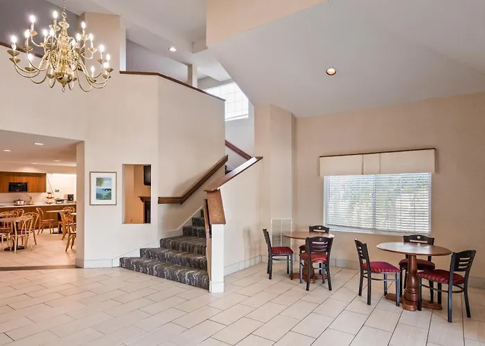 Charlevoix Inn & Suites Surestay Collection By Best Western