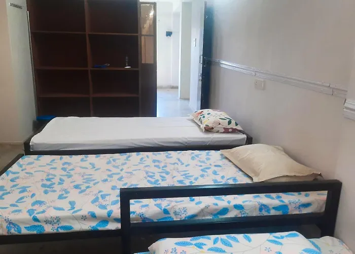 Little While Elitz-Budget & Backpacker Friendly Micro Hotel-Near Metro