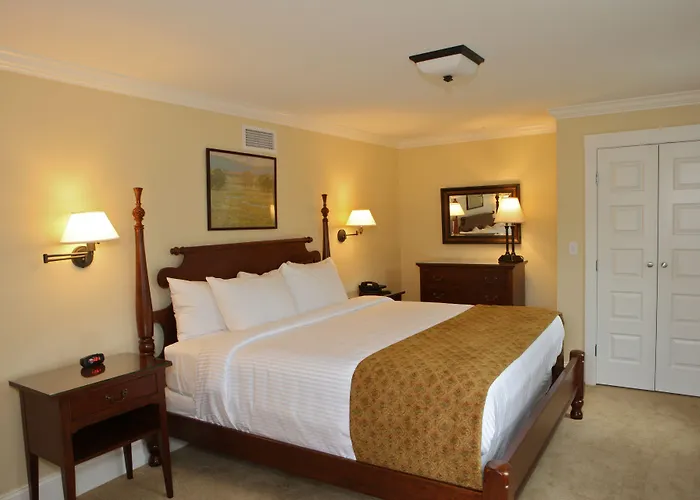 Publick House Historic Inn And Country Motor Lodge