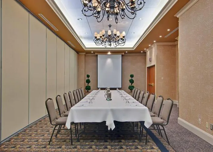 Holiday Inn & Suites Ottawa Kanata By Ihg