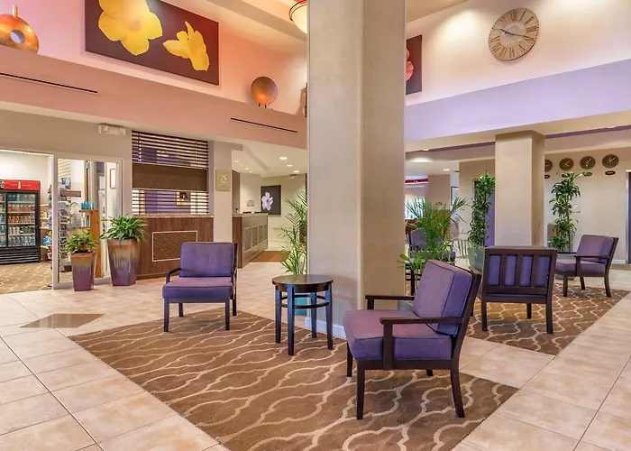 Comfort Suites Maingate East