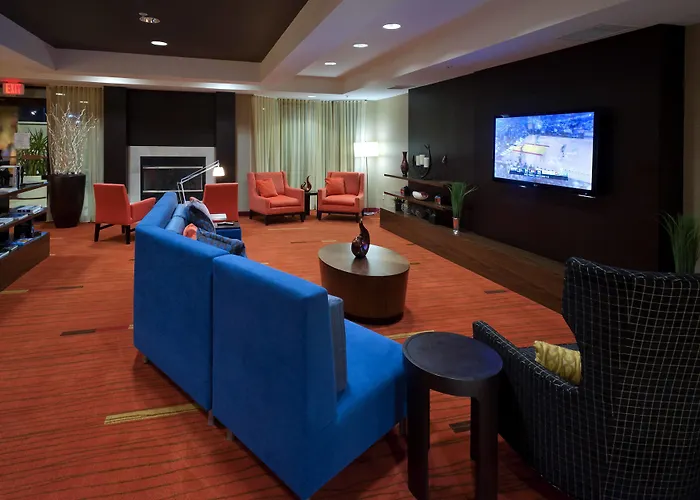 Courtyard By Marriott Lakeland