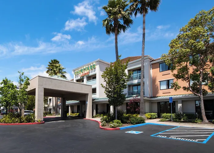 Courtyard By Marriott Oakland Airport
