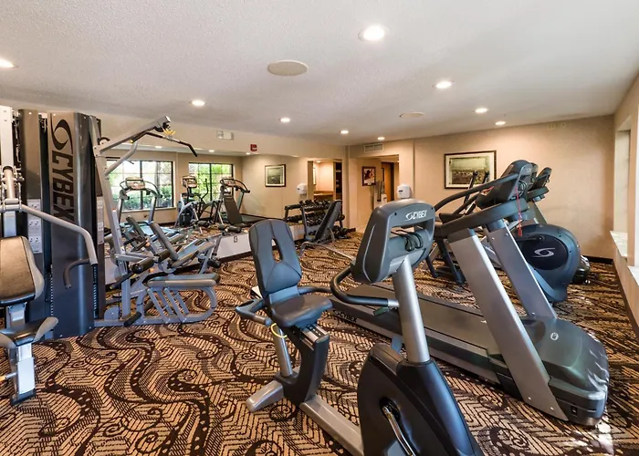 Mcm Elegante Lodge & Resorts
