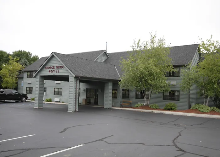 Harbor Winds Hotel (Adults Only)
