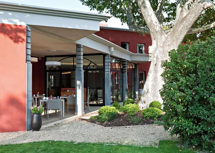 Best Western Plus Le Lavarin