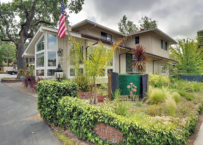 Saratoga Oaks Lodge