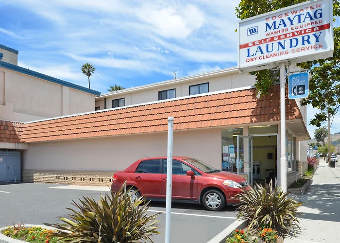 Edgewater Inn And Suites