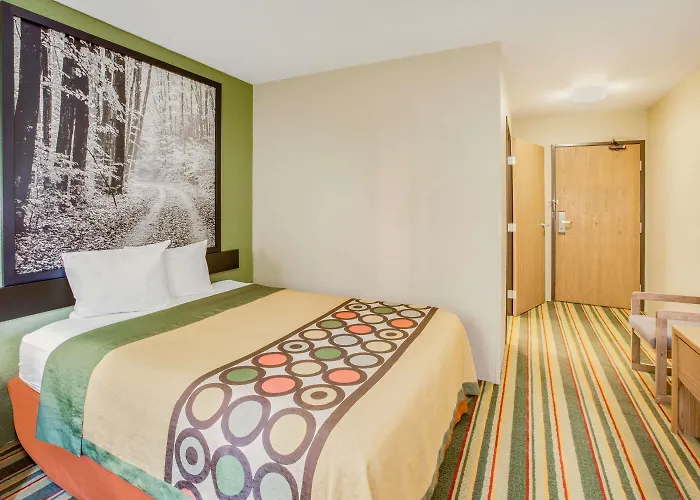 Super 8 By Wyndham Grayling