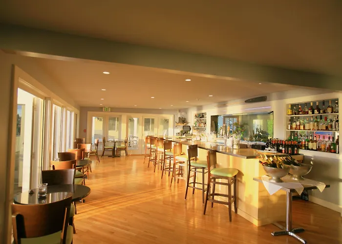Breakwater Inn